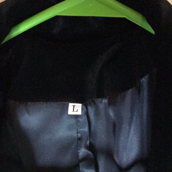 New black velvet suit size large but fit’s like medium - Picture 4 of 10